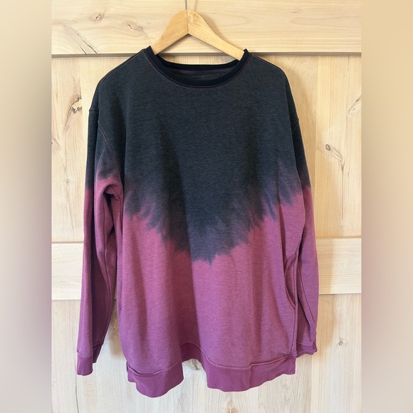 NATURAL LIFE Tops - Natural Life Black to Plum Dip-Dye Crewneck Sweatshirt w pockets EUC size Medium